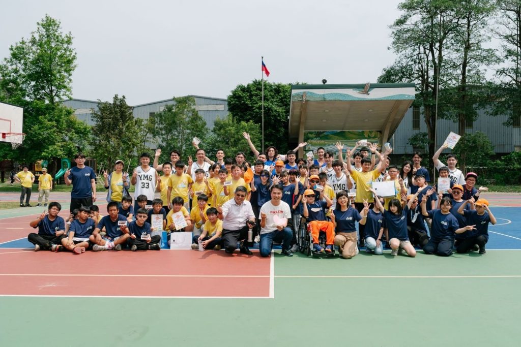 裕隆集團結合硬派卡永續行動車與志工資源，邀山佳國小與石門國小學童參與翻轉兒童節活動