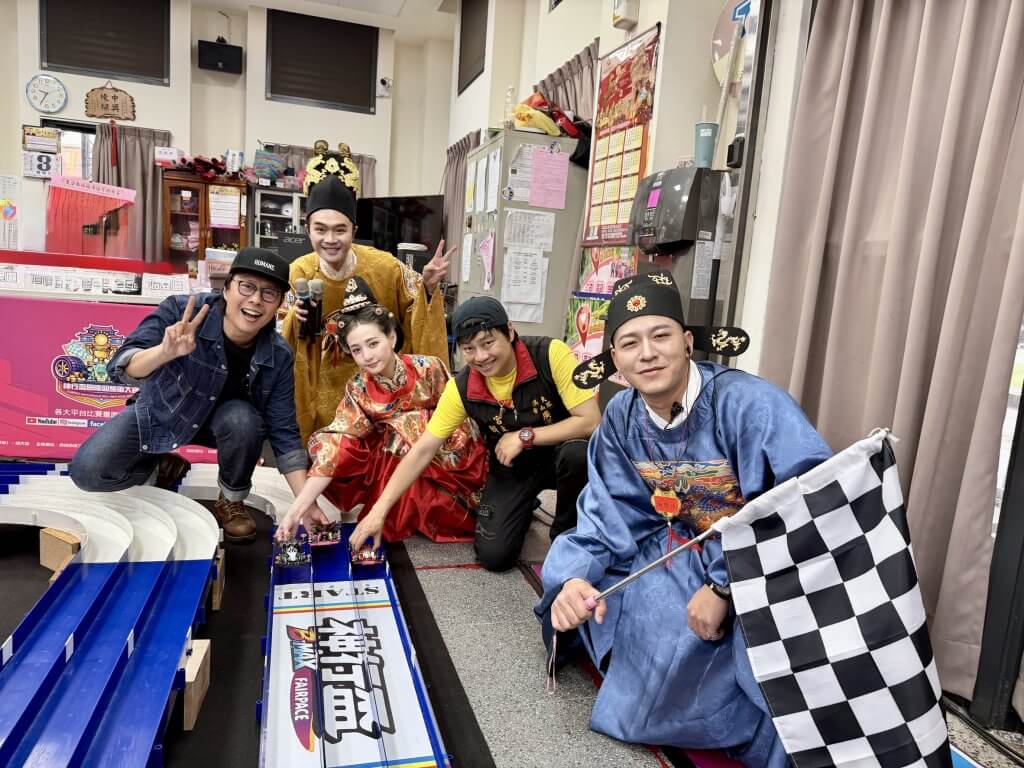 第三屆神行盃9月前進高雄 草爺與柯大堡推廣四驅車文化 草爺與柯大堡宣布第三屆神行盃將於高雄岡山城隍殿登場 結合四驅車競技與廟宇文化