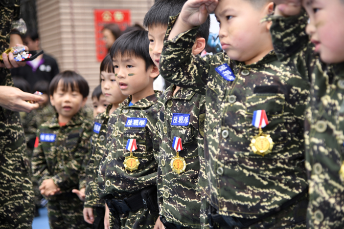 佳南幼兒園攜手小兵日記舉辦軍事體驗營，孩子在闖關活動中學習愛與陪伴