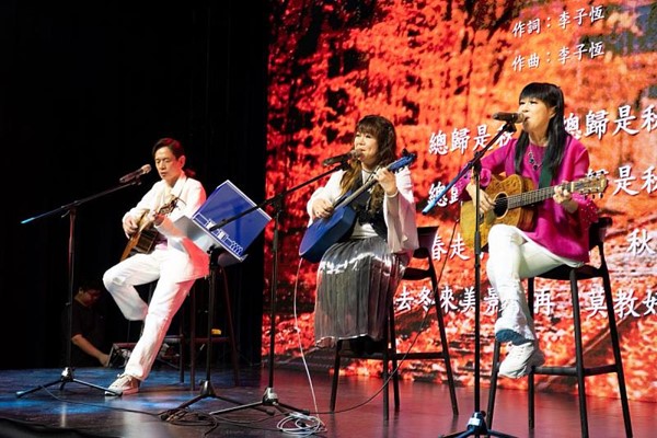 殷正洋、南方二重唱再現民歌音樂魅力