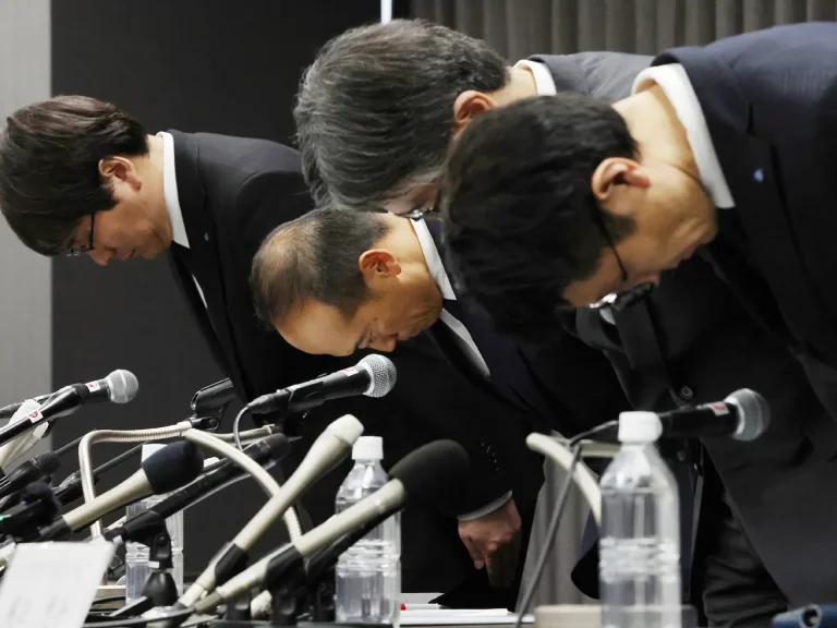 小林製藥死亡事件，社長、會長皆辭職