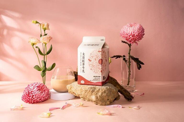 老賴茶棧 攜手 全家 聯名「太后紅茶牛乳」開賣