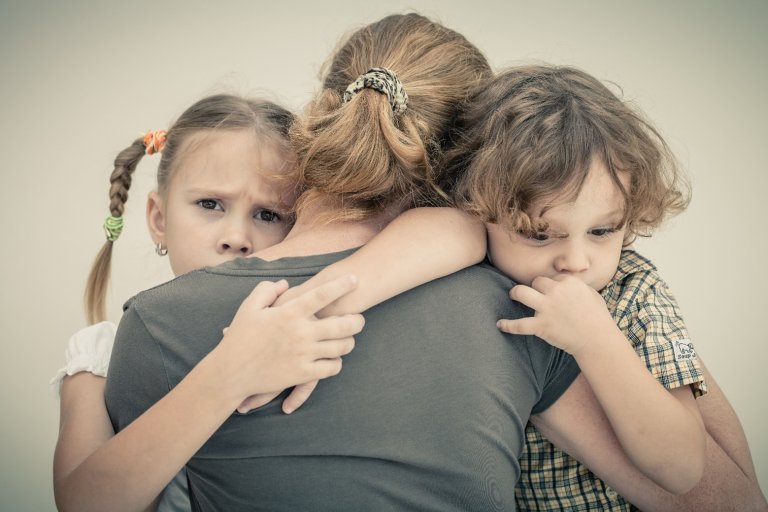 將孩子送回家？與將孩子送離家？爭議的社工！