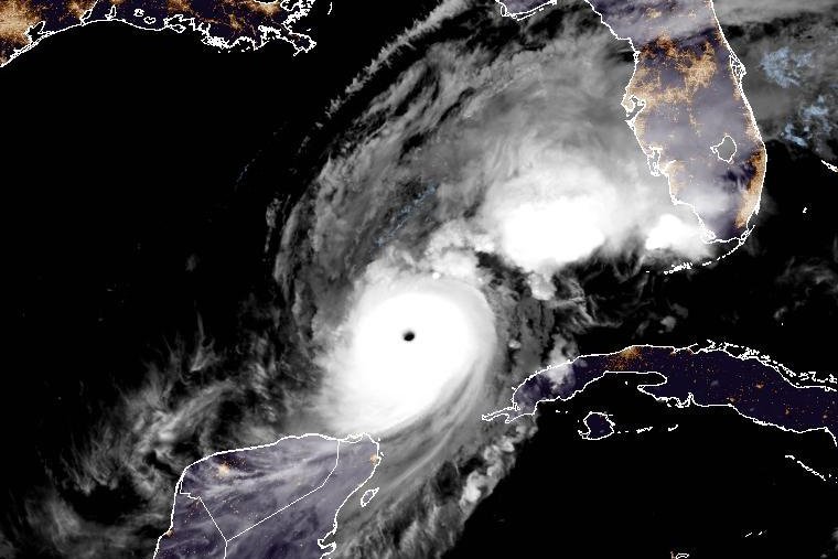 史詩級颶風 Hurricane 撲向佛羅里達州