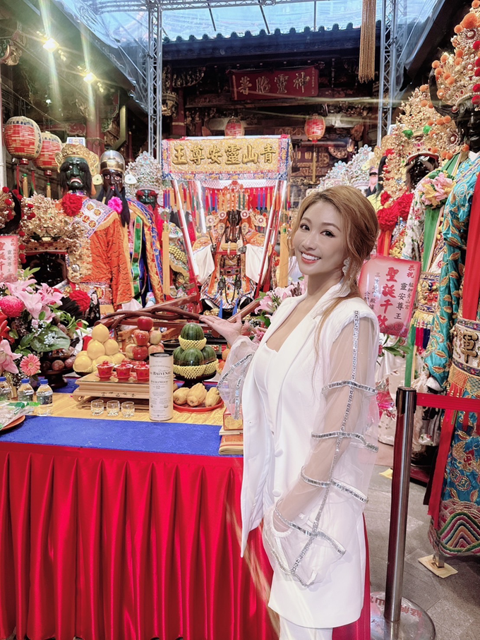 歌手黃子宇 艋舺青山獻唱「靈安聖紀」文傳創新