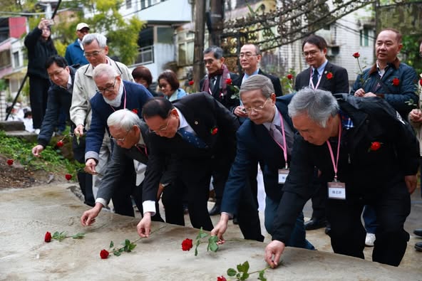 獻紅玫瑰繫黃絲帶 1219事件紀念音樂會傳遞希望與重生