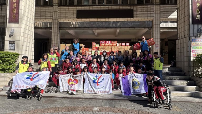 聚愛溫情送暖 新北救國團助1,882位寒士好過年