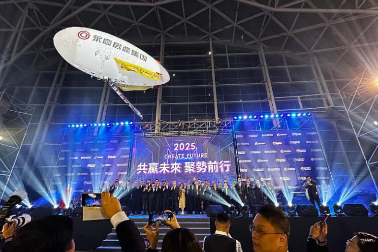 永慶聯合尾牙 邀請 安心亞、韓國爆紅DJ 嗨翻天