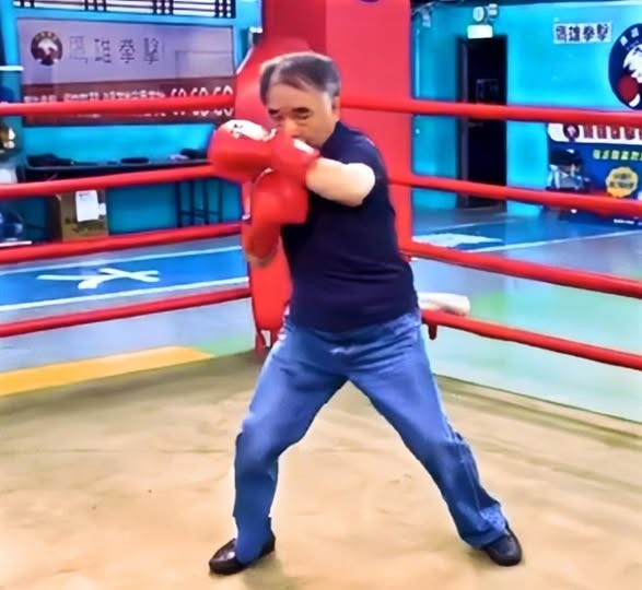 年逾八十歲的台灣拳王郭枝來，身手矯健