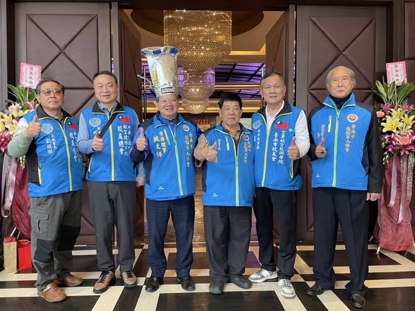 空軍航技校友總會送暖楠西震災校友