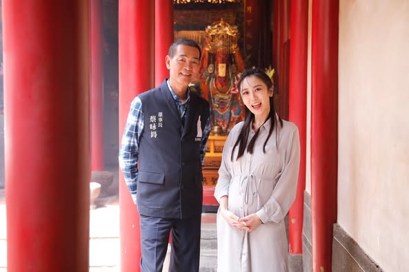 蔡允潔宣布懷二胎!「琥珀心經燈書」加持 7 月迎來兒子 北港朝天宮還願 蔡允潔宣布懷二胎!「琥珀心經燈書」加持 7 月迎來兒子 北港朝天宮還願