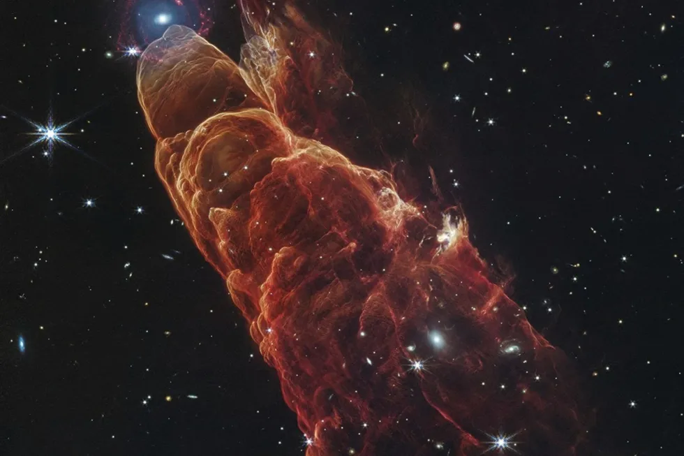 NASA「韋伯望遠鏡」捕捉壯觀新生恆星，噴流宛如宇宙龍捲風