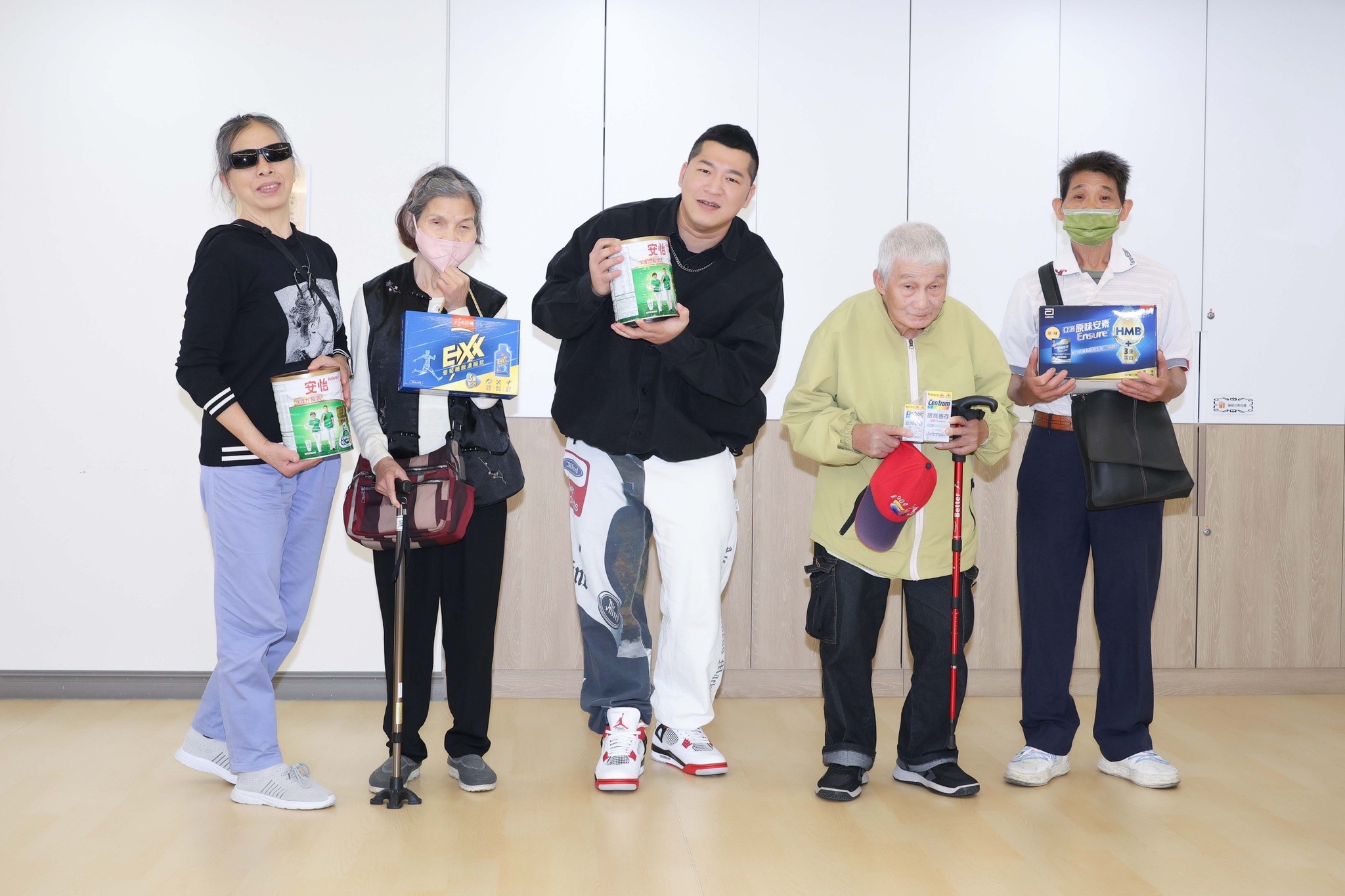 草爺擔任紅心字會公益大使