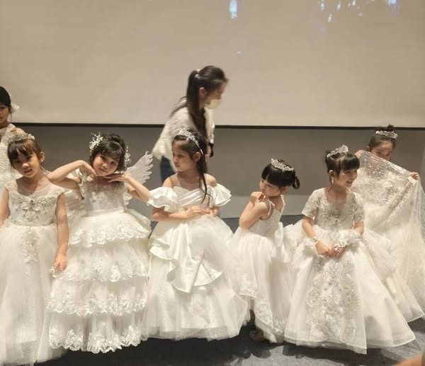 桃園微光廳童模秀驚艷全場，萌娃台步超吸睛