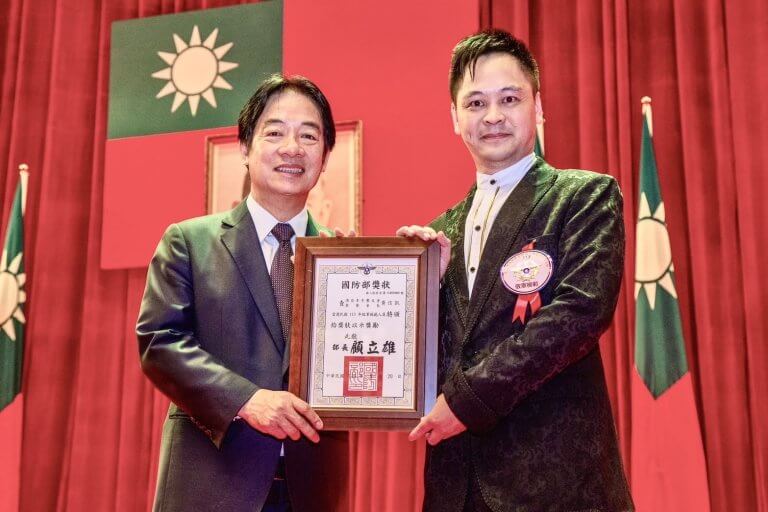 國際魔術師黃信凱現身士林分署拍賣會，魔術揭密防詐騙！