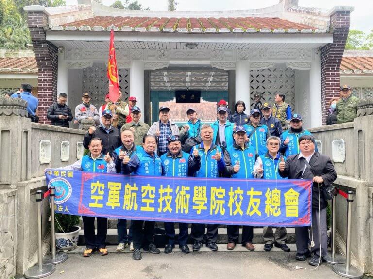 蔣公逝世五十週年 空航技校友總會長慈湖謁陵