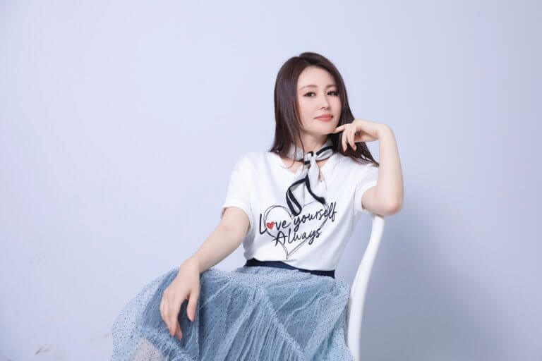 佐藤麻衣復出擔任「星空媽媽」公益大使 簽約鏡藝宏海為愛啟程