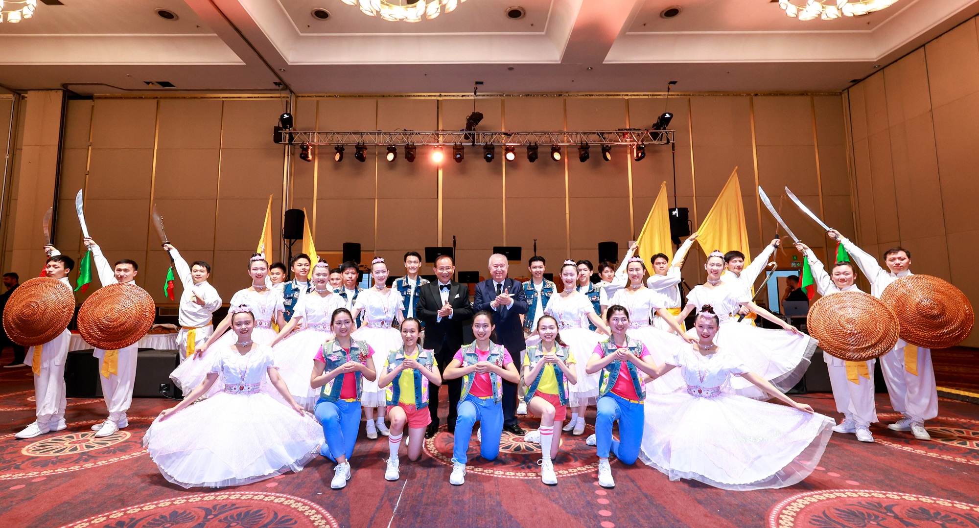 洪道子榮獲頒「愛與和平國際獎」歐亞高峰會肯定推動良心文化貢獻