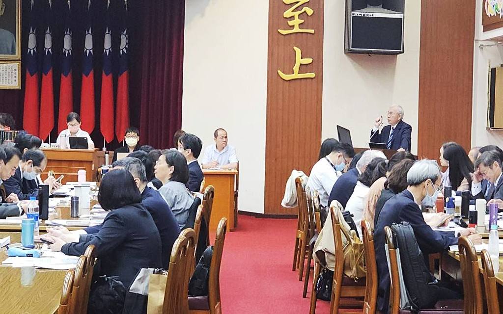 駁雙總裁 楊金龍：主權基金立專法獨立機構、不可無償撥用外匯存底