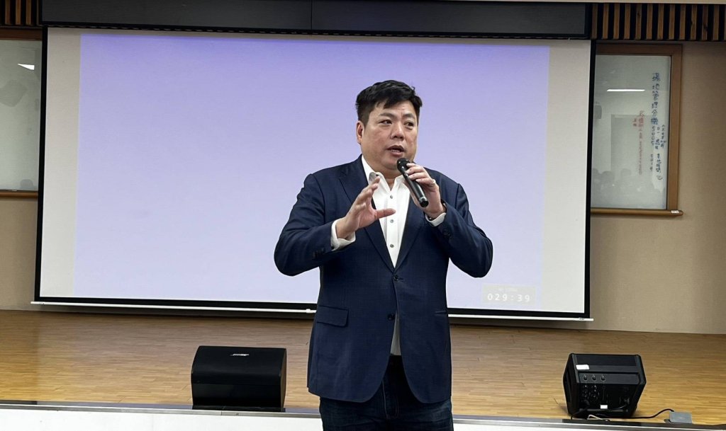 北科大經營管理系頒發優秀子女成績優良獎學金合影