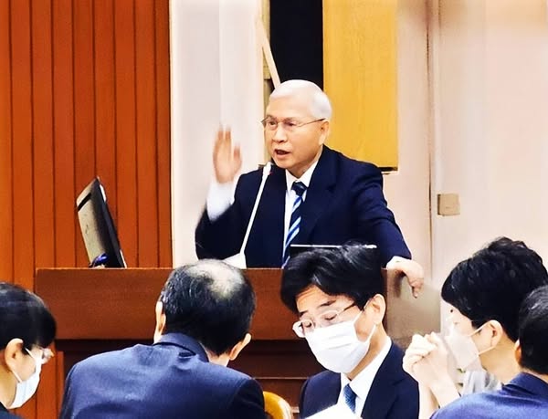 駁雙總裁　楊金龍：主權基金立專法獨立機構、不可無償撥用外匯存底
