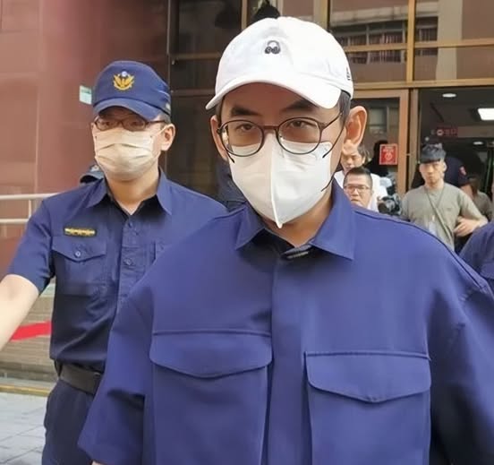 子佼出庭應訊畫面，涉未成年少女性影像案件