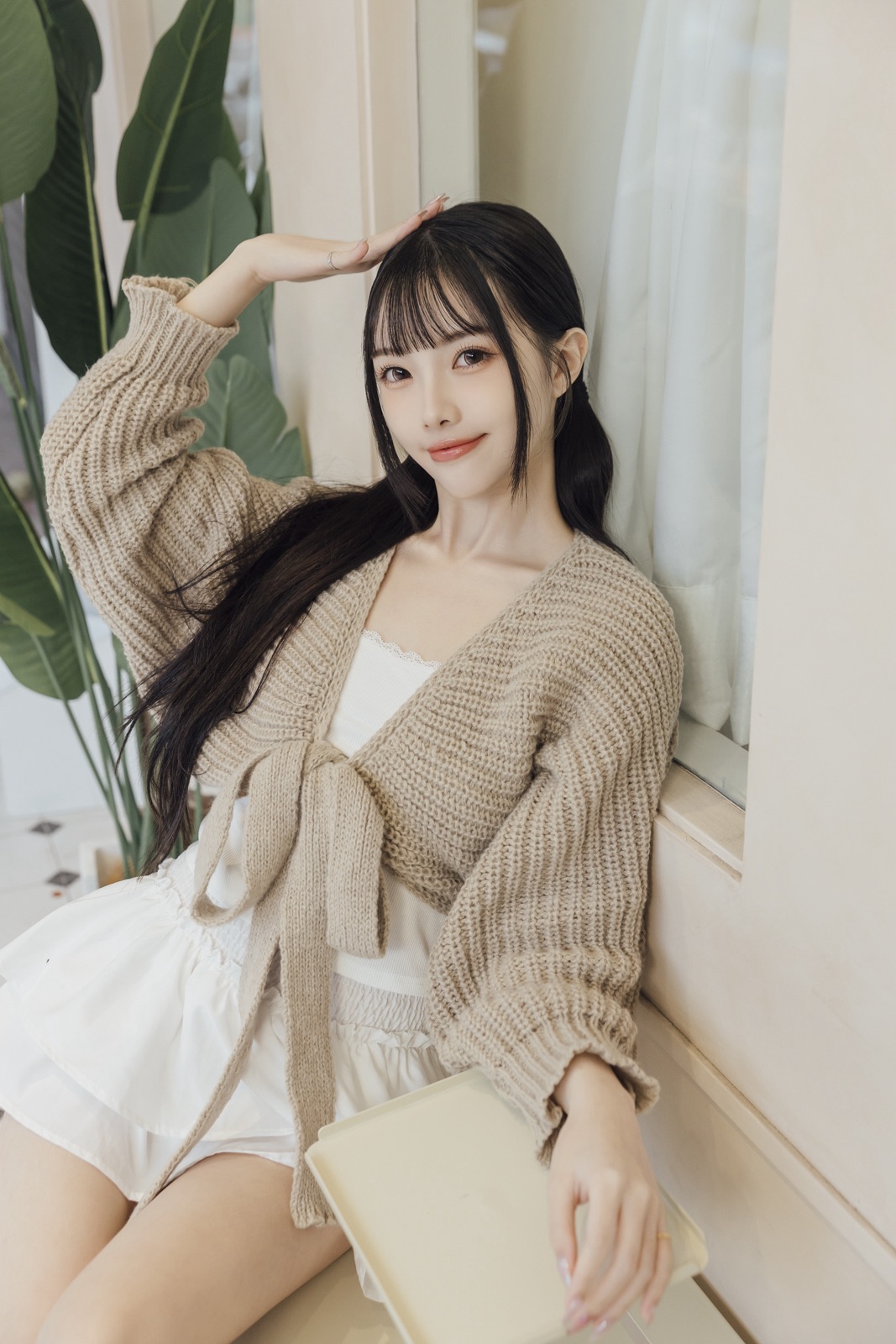 Miki身穿性感服飾拍攝現場花絮照