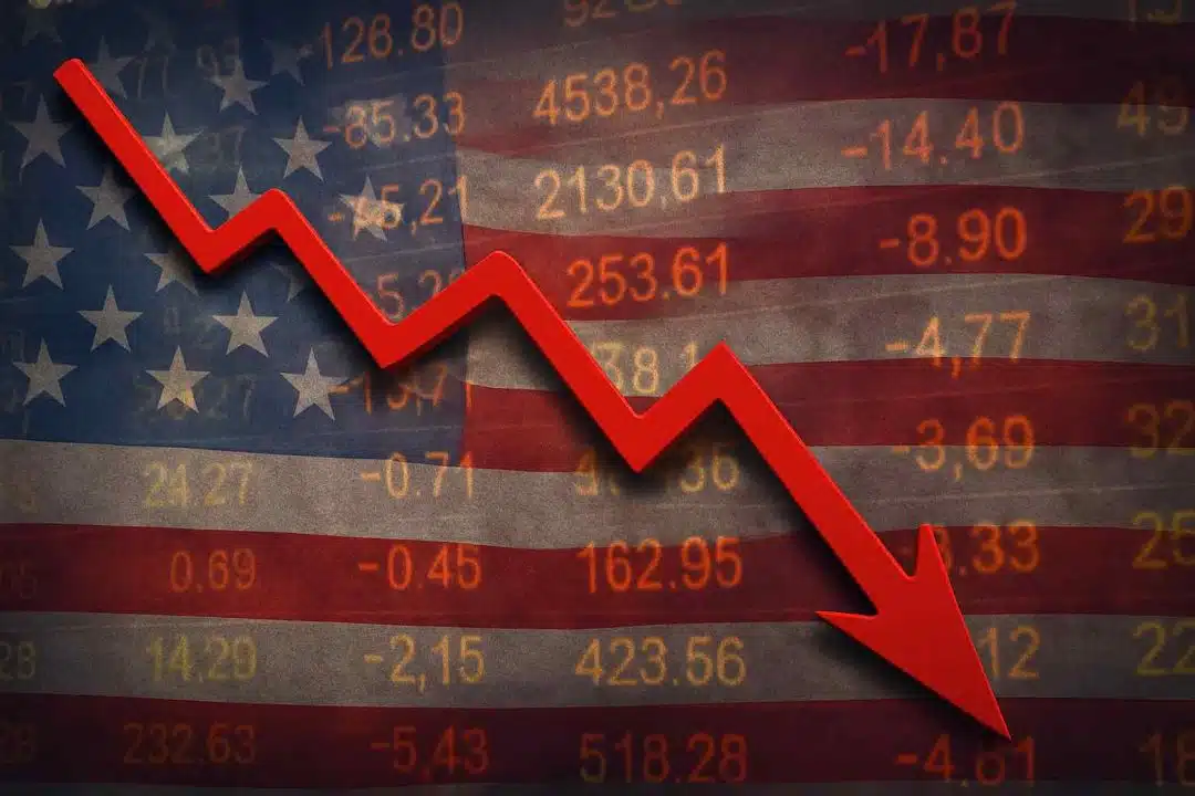 美國關稅政策與美元匯率變化對全球經濟的衝擊 川普宣布關稅政策導致美元貶值、全球企業恐慌與經濟震盪