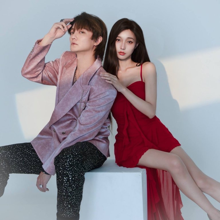 阿沁與夏娜在《見你一面》MV拍攝現場於三芝飛碟屋合照，展現深情演出與拍攝花絮。