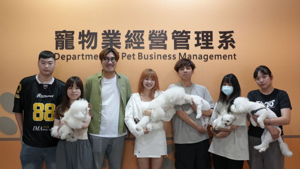 比熊台北海大新媒體講座現場照 比熊在台北海大擔任新媒體講座導師,現場演講吸引大批學生。