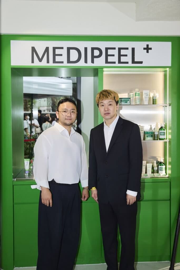 F.F.O 擔任韓國保養品牌 MEDIPEEL 快閃活動一日店長 與粉絲互動現場合照