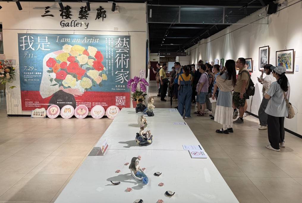 我是藝術家畫展 — 精神康復者創作精選 康復之友以陶藝與繪畫創作療癒作品,展現生命蛻變的力量