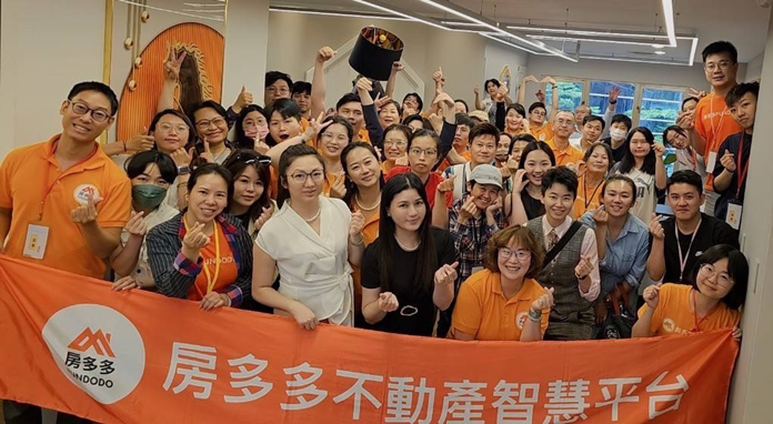 紅心字會與房多多代表合影，攜手支持向日葵獎助學金計畫