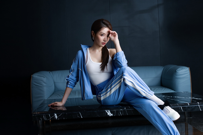 王瀅與女兒Siena母女同框，感情如閨密一起出席品牌活動