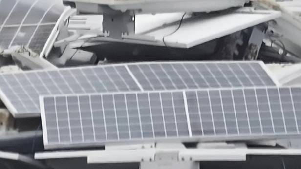 屏東光電板遭丹娜絲颱風毀損並造成重金屬污染