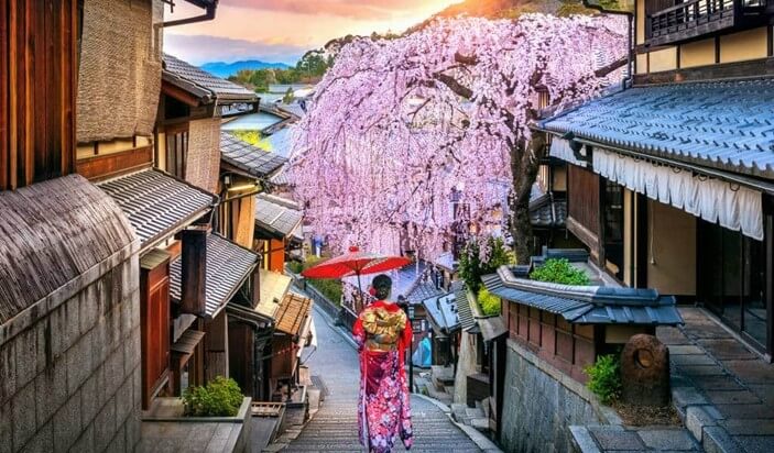 葉偉倫分享日本置業與經營性物業投資攻略 葉偉倫在新城財經台專訪中分析日本不動產投資潛力