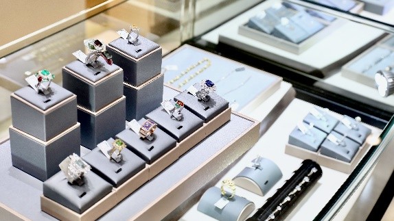 昇昌珠寶集團 精工手藝與客製珠寶服務 昇昌珠寶集團展示精工手藝與客製化珠寶服務,打造台灣國際品牌形象