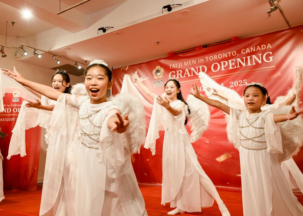 太極門多倫多道館開幕典禮，洪博士與全球弟子及貴賓合影
