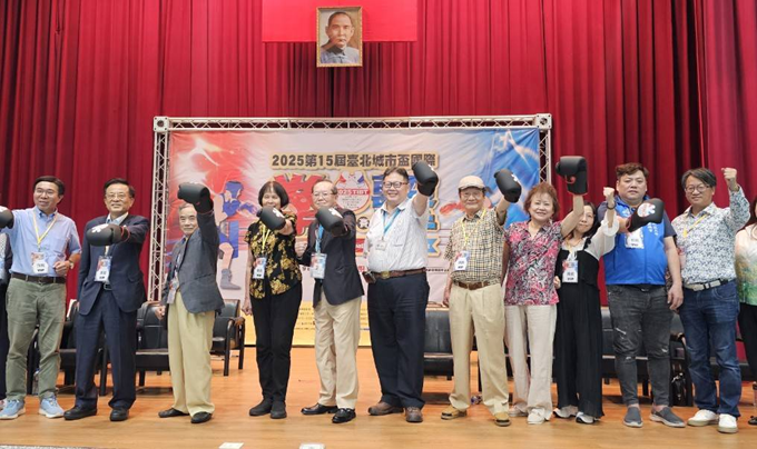 拳擊選手於臺北城市盃國際拳擊邀請賽擂台上比賽