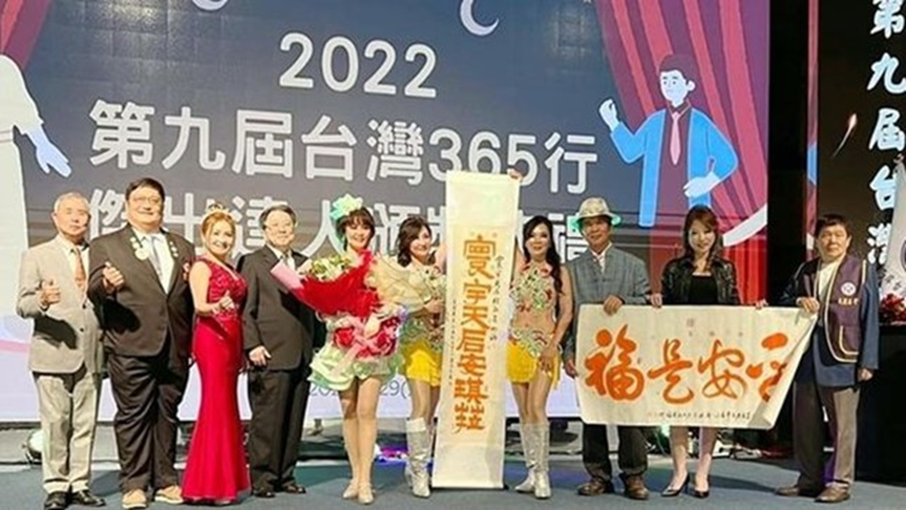2022台灣365傑出達人頒獎典禮現場，安琪菈LALA主持並以歌聲感染全場嘉賓