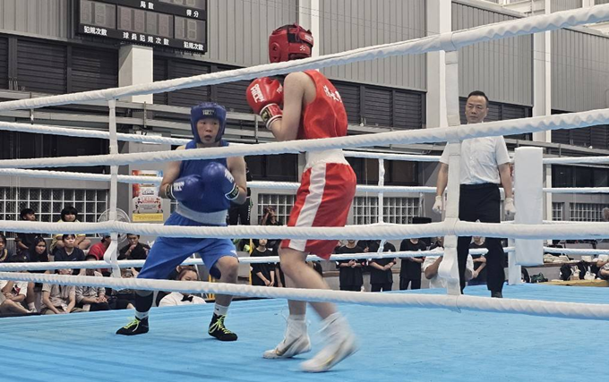 拳擊選手於臺北城市盃國際拳擊邀請賽擂台上比賽