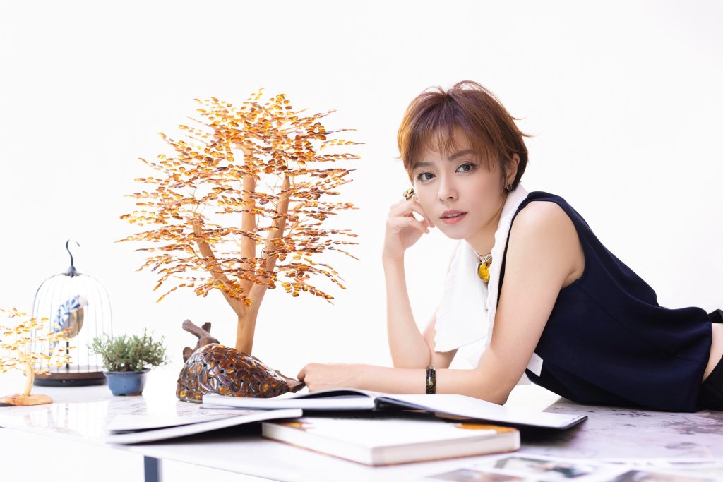 王瞳參觀全台最大琥珀樹，轉運迎來《好運來》高收視