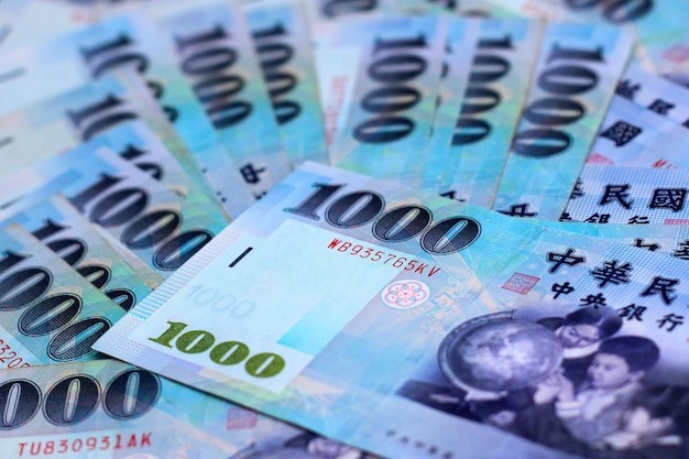 台灣中央銀行大樓外觀，象徵經濟政策穩定