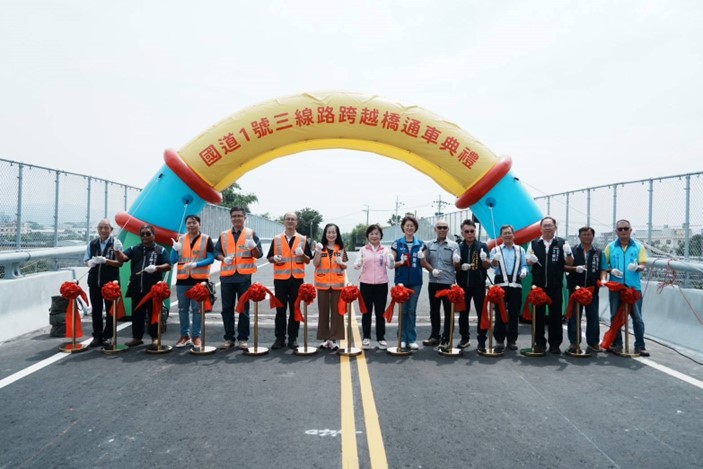 三線路跨越橋提前通車，武恩德營造完成國道1號拓寬首階段工程