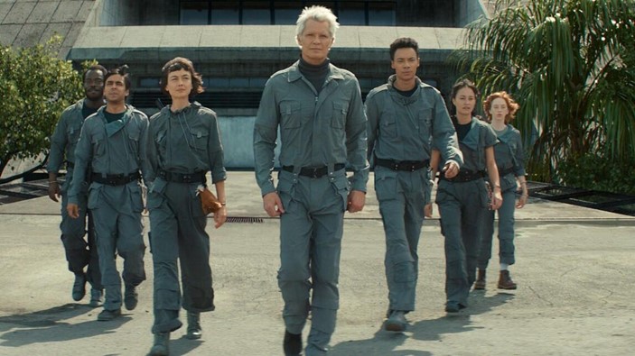 異形：地球主視覺海報，異形現身地球夜景，融合科幻與恐怖氛圍