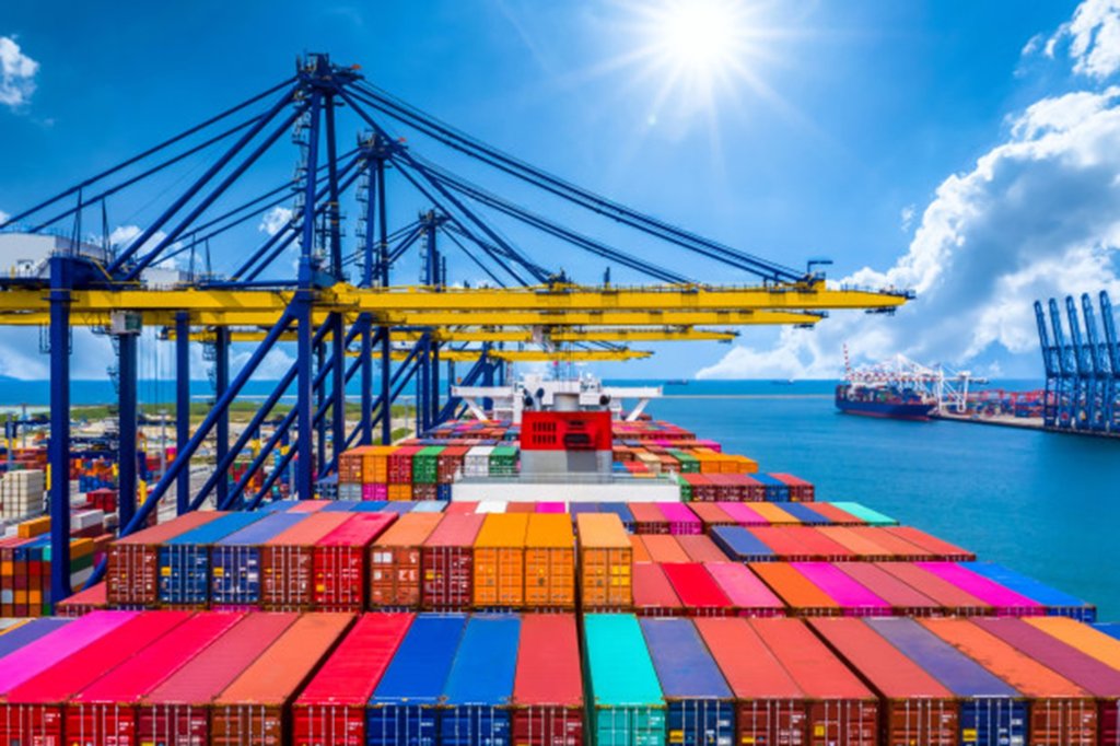 央行示警五大風險影響台灣經濟 央行總裁楊金龍說明最新經濟預測與政策走向