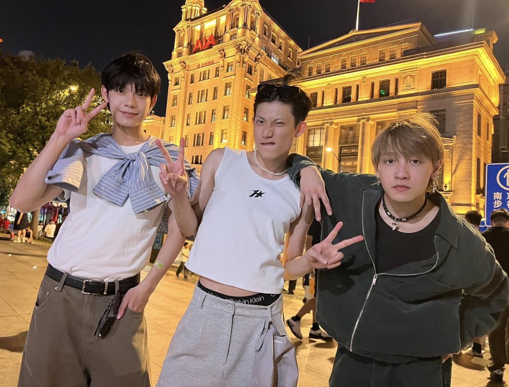 Saturnday成員化身領航員,帶粉絲開啟星之旅 Saturnday小潘、立杰、凱杰帶粉絲遊上海,欣賞夜景、共度粉絲限定行程