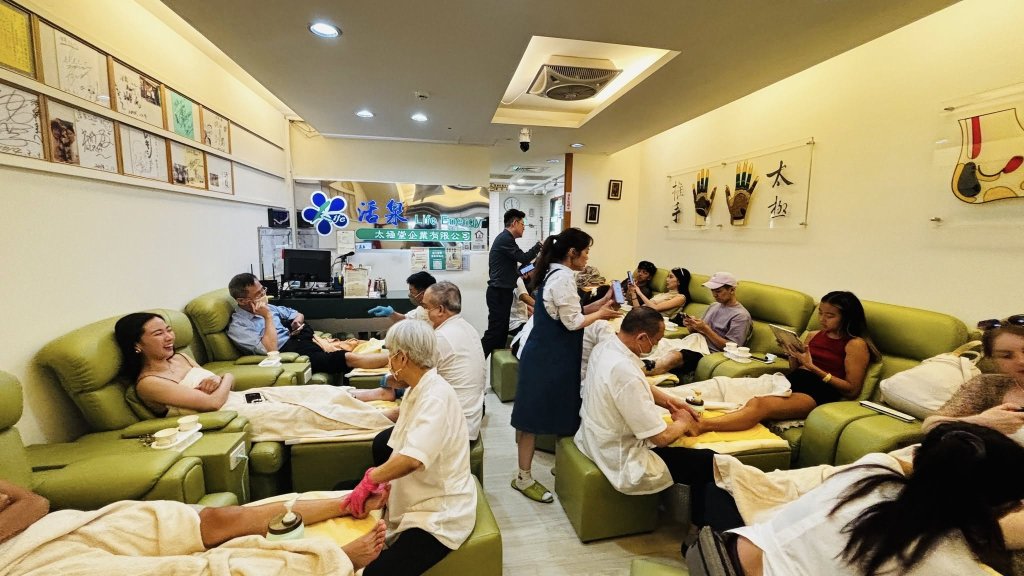 台灣老字號足療品牌導入AI智能系統，外籍旅客爭相體驗智慧足療服務，觀光熱潮全面引爆！