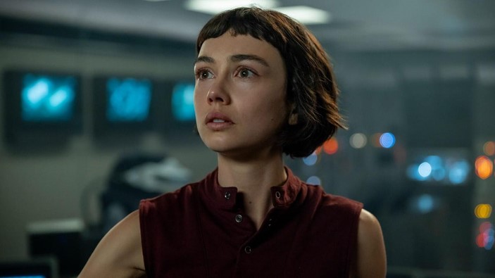 異形：地球主視覺海報，異形現身地球夜景，融合科幻與恐怖氛圍