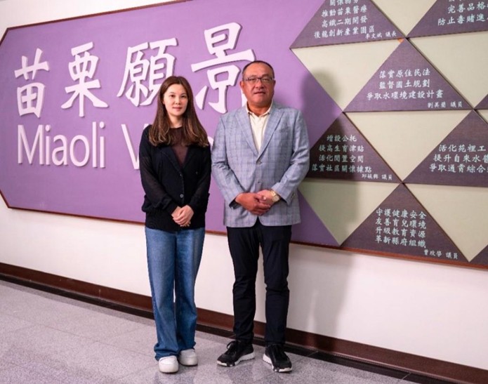 企業攜手公益,HOII捐款苗栗助學行動紀實 HOII林少萍與卓越傳媒前往苗栗捐助弱勢學童公益活動現場